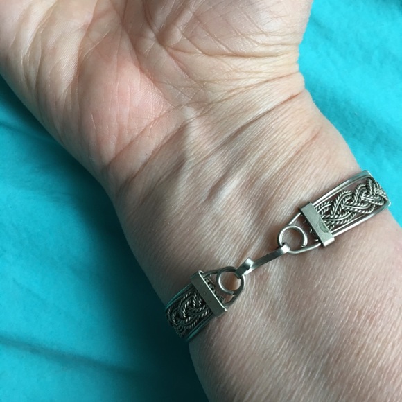 Vintage 1990s silver tone wire braided bracelet - Picture 4 of 4